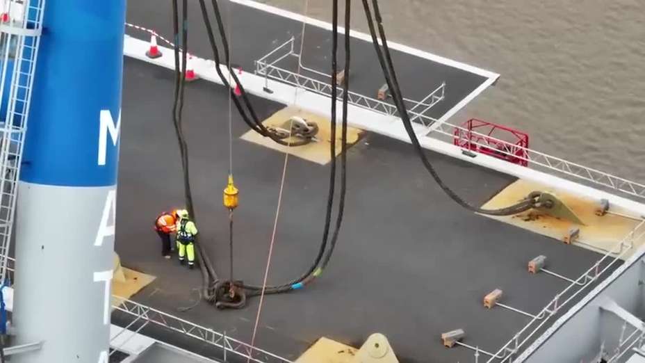 Farrans - Installation of the leaves at Herring Bridge, Great Yarmouth