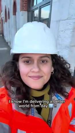 Alícia’s Grad Life – Engineering with a Pinch of Chess and Hot Chocolate